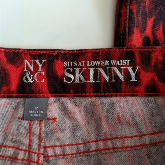 New York & Company Red Leopard Skinny Pants - Size 2 - Picture 4 of 5